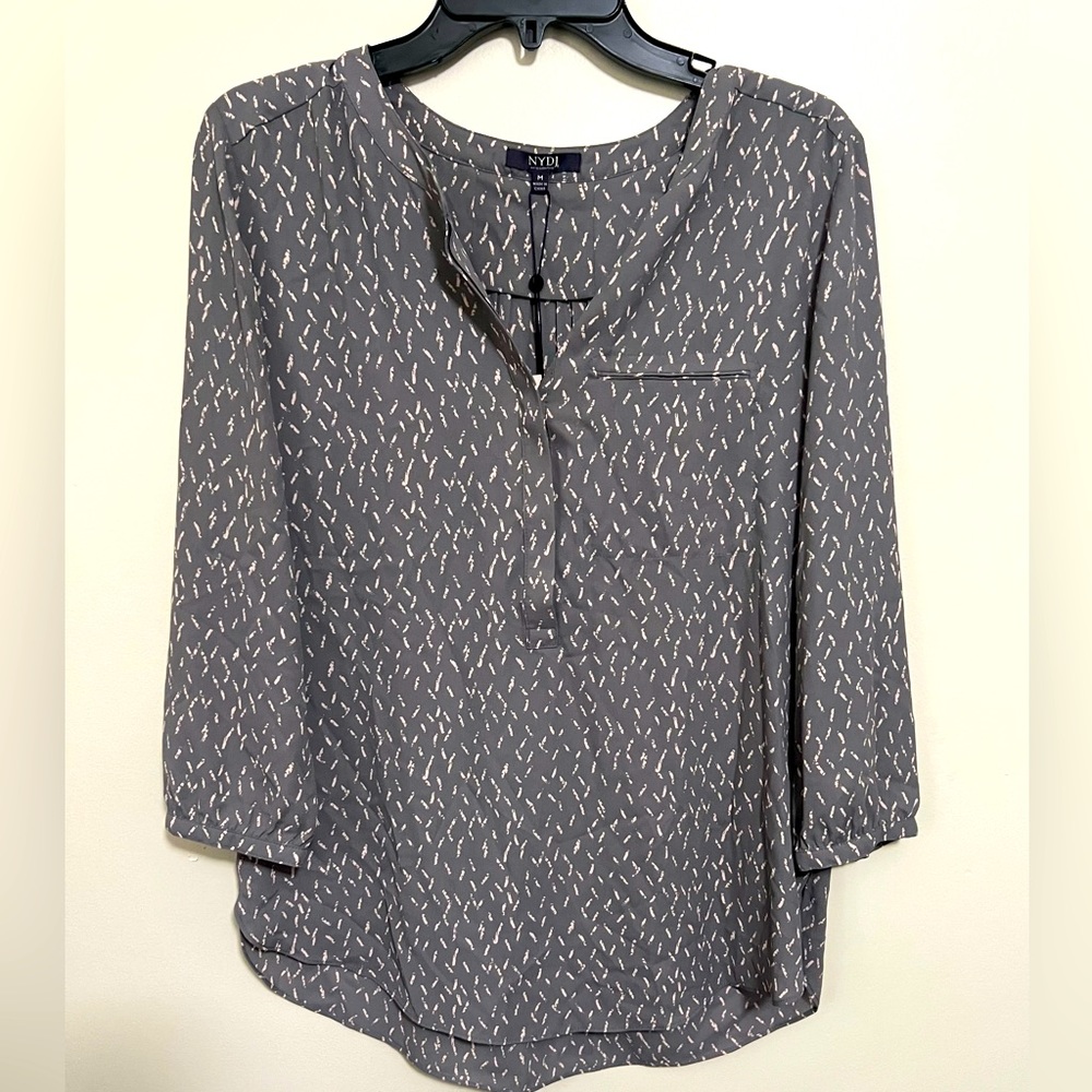 NWT NYDJ lightweight top size M pink and grey